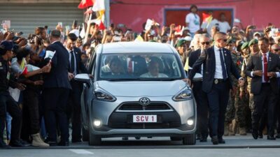 Paus Fransiskus Sapa Warga Timor Leste dari Toyota Sienta